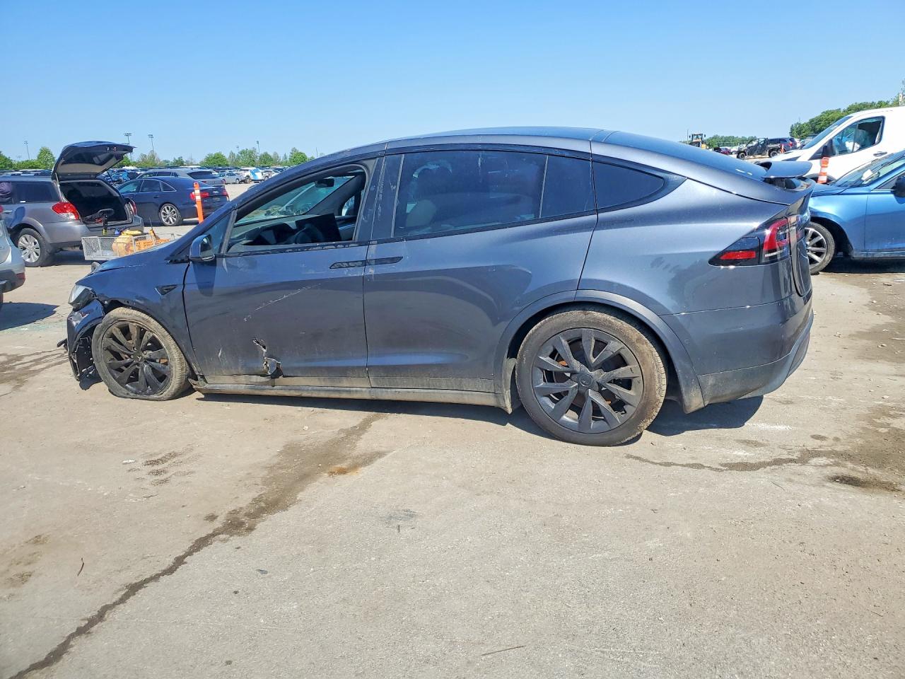 2022 TESLA Model X — VIN 7SAXCDE57NF345653 — photo 2